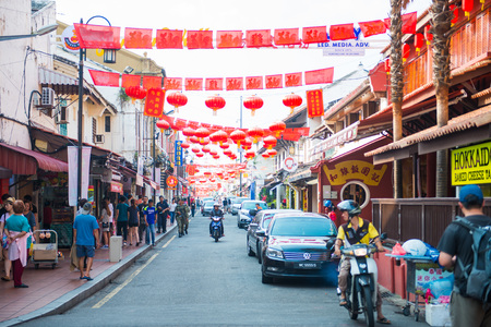Malaysia - 10 February 2017 ::A lot of people in the Jonker Street in the Chinatown neighborhood of Malacca, Malaysiaのeditorial素材