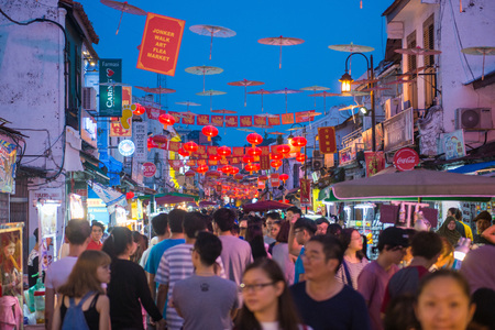 Malaysia - 10 February 2017 ::A lot of people in the Jonker Street in the Chinatown neighborhood of Malacca, Malaysiaのeditorial素材