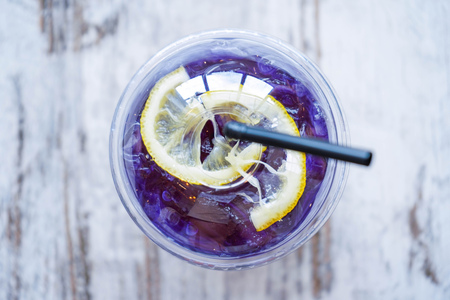 Butterfly pea juice with honey and lime, beverage
の写真素材