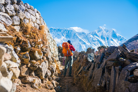 8 April 2018 - Nepal ::trekker are trekking to Everest base camp , Nepalのeditorial素材