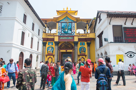 23 April 2018 - Nepal ::Hindu people come to visit Pashupatinath temple , Nepalのeditorial素材