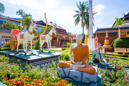 26 October 2018-Siem reap::sculpture at Wat Preah Prom Rath,Cambodiaのeditorial素材