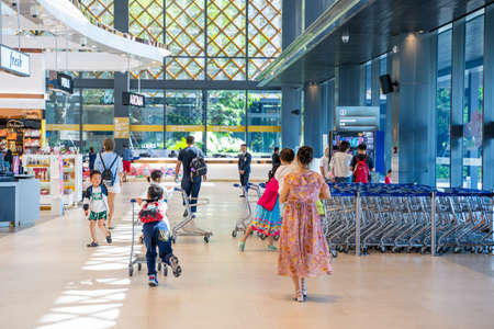 23 January 2020-Phuket::tourist shopping in King Power Phuket,thailandのeditorial素材
