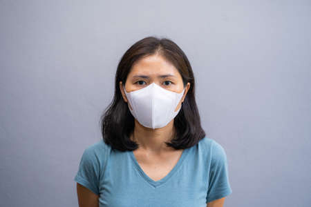 9 April 2020-Phang-nga::woman wearing protection face mask,maskのeditorial素材