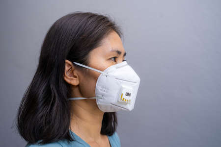 9 April 2020-Phang-nga::woman wearing protection face mask,maskのeditorial素材