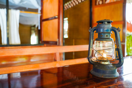 manual lantern for use in camping,lamplight