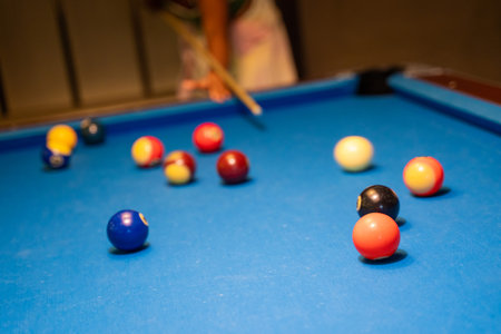 play pool balls game on pool table,pool table