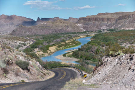 View over winding Rio Grande in Big Bend Ranch State Parkの写真素材