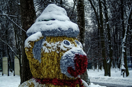 Festive bear figure before New Year, in the parkの写真素材
