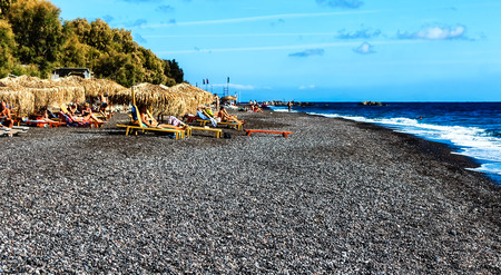 SANTORINI, GREECE-OCTOBER 14, 2015: Kamari beach in front of the Mesa Vouno, Greek Icelandのeditorial素材