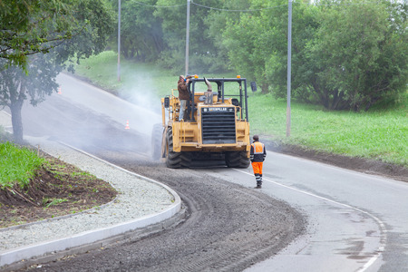08/27/2019. Highway repair and stopping traffic on the road in the city of Petropavlovsk-Kamchatskyのeditorial素材