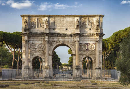 The Arch of Constantine is a triumphal arch in Rome, situated between the Colosseum and the Palatine Hill.の写真素材