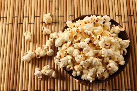 popcorn in bowl over matの写真素材