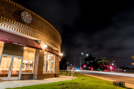 Ominous clouds over the Coffee Bean and Tea Leaf shop on the corner of the busy intersection of Telephone Road and Main Street on August 16, 2018 in Ventura, California.のeditorial素材