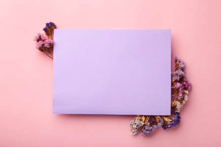 Autumn composition. Paper blank, dried flowers and leaves on purple background. Autumn, fall concept. Flat lay, top viewの写真素材