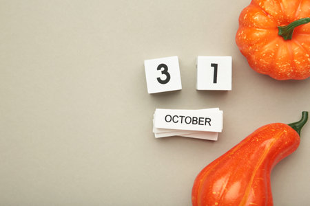 Happy Halloween day with pumpkin and 31 October calendar on gray background. Trick or Threat, Hello October, fall autumn, Festive, party and holiday concept. Top viewの写真素材