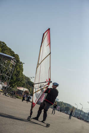 Winskeit Walk Park Summer Embankment River Sail Boardのeditorial素材