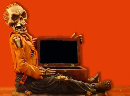 Pirate and empty treasure chestの写真素材