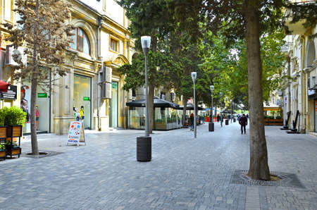 01-11-2018.Baku.Azerbaijan.Busy streets of the autumn city of Bakuのeditorial素材