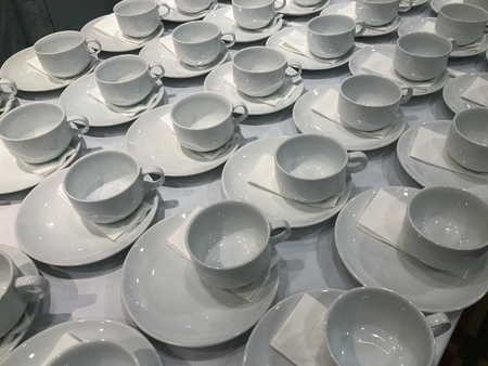 empty row of coffee cup on the tableの写真素材
