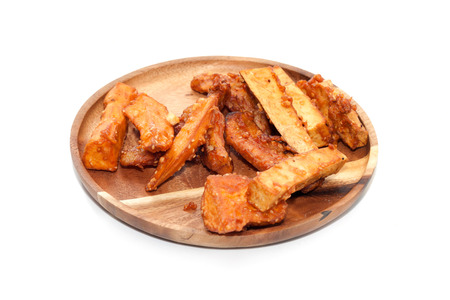 deep-fried sliced banana,taro,sweet potato on wooden plateの写真素材
