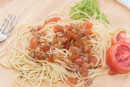 close up of spaghetti with sauce on wooden plateの写真素材