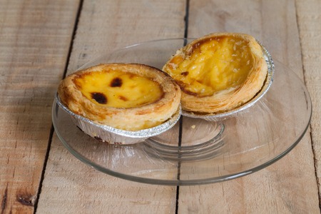 close up of egg tart on wooden backgroundの写真素材