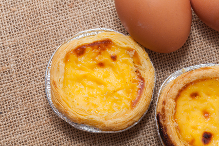 close up of egg tarts on sackの写真素材