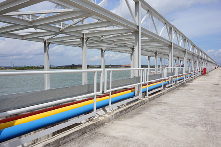 Piping structure for transporting liquid material at a jettyの写真素材