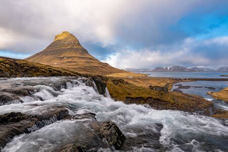 The Kirkjufell mountain and the kirkjufellfoss waterfall at grundarfjordur at SnÃ¦fellsnes peninsula in Icelandの写真素材