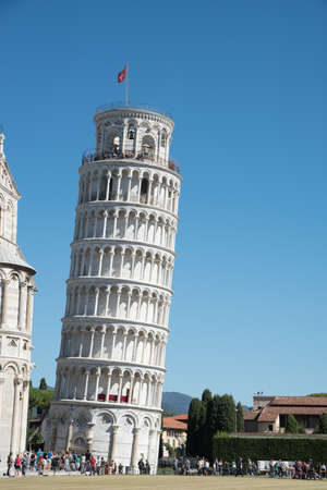 Tourist people sightseeing the Leaning Tower of Pisa in Italyのeditorial素材