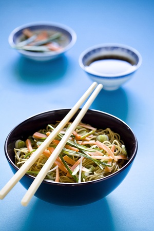 Photograph of a bowl of noodles with vegetablesの写真素材