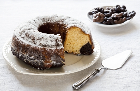   a vanilla and chocolate cake on a plateの写真素材