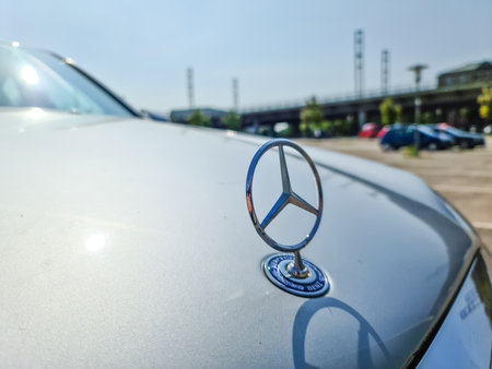 Kiel, Germany - 13. August 2021: Closeup of the Mercedes Benz logo on a new car frontのeditorial素材