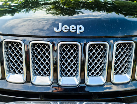 Kiel, Germany - 13. August 2021: Kiel, Germany - 13. August 2021: Closeup of the Jeep logo on a new black car frontのeditorial素材