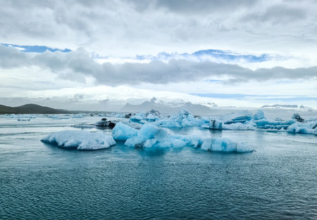 Iceland, Jokulsarlon Lagoon, Turquoise icebergs floating in Glacier Lagoon on Icelandの写真素材