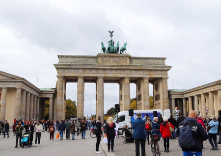 Berlin, Germany - 03. October 2022: The Brandenburg Gate on the 3 October holiday in Berlinのeditorial素材