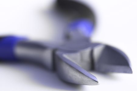Wire cutting plier