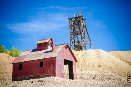 Old Gold Mine structures in the famous mining region near Cripple Creek, Colorado のeditorial素材