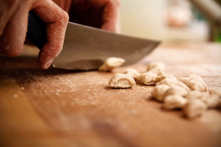 Cutting homemade pastaの写真素材