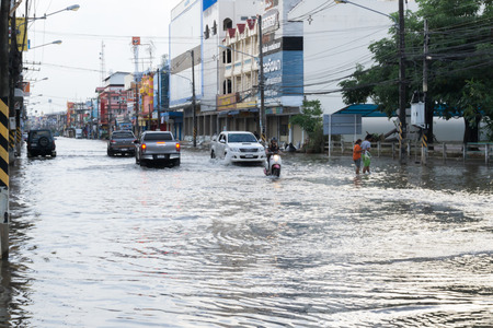 SAKON NAKHON, THAILAND - AUGUST 2, 2017 : Streets water flooded with sonka stormのeditorial素材