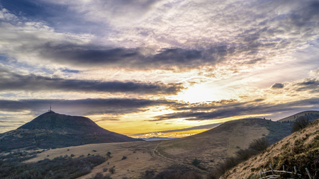 Volcans d'auvergne au coucher de soleilの写真素材
