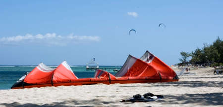 A scenic picture of kiting on an exotic Islandの写真素材