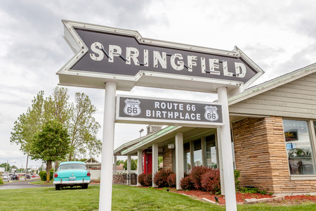 Springfield Missouri, USA- May 18, 2014. Springfield road arrow sign with cafe background in best western route 66 rail haven.のeditorial素材