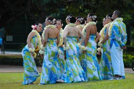 HONOLULU - MARCH 14th: Hawaiian people in traditional dress prepare for the Honolulu Festival Parade, Hawaii, March 14th, 2010のeditorial素材