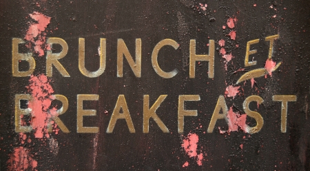 A Grungy French Brunch And Breakfast Sign Outside A Restaurantの写真素材