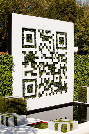 LONDON - MAY 2012 - RHS CHELSEA FLOWER SHOW: This groundbreaking garden unites cutting-edge technology and horticulture. This is the first year that smart technology has been utilised at the RHS Chelsea Flower. Jade Goto and Shelley Moscoâs bronze winniのeditorial素材
