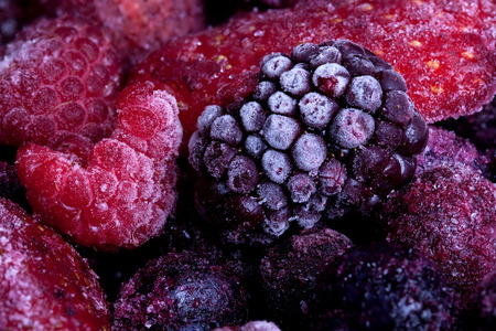 Frozen summer fruits macro close up with blackberries raspberries and strawberryの写真素材