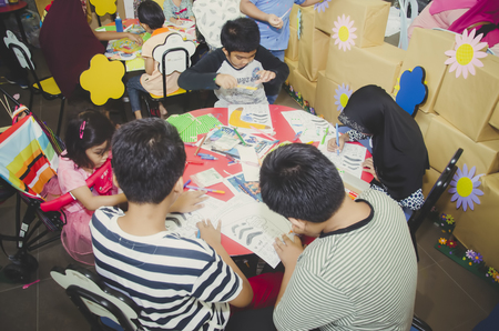 KUALA LUMPUR, MALAYSIA - NOVEMBER 5, 2016 : Group of cute little preschool kids drawing with colorful pencils.のeditorial素材