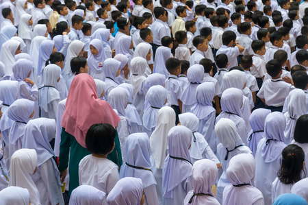 PUTRAJAYA, MALAYSIA - Jan 2, 2018 : Malaysian primary school student attending first day school session 2018 at Putrajaya.のeditorial素材